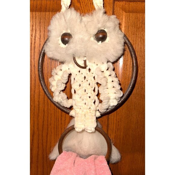 Vintage Macrame Owl Towel Holder With Pink Towel & Lace Trim - Picture 2 of 13